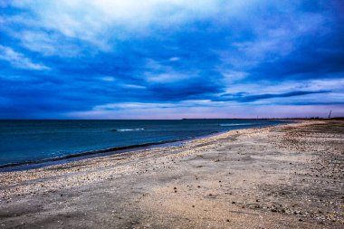 Deniz kıyısının güzel manzarası