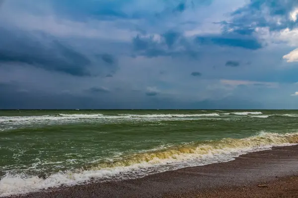 Fırtınalı deniz ve bulutlar, güzel deniz manzarası