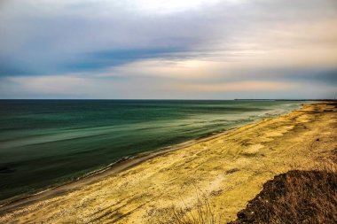 Deniz kıyısının güzel manzarası