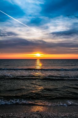 Akşamları baltık denizinde gün batımı