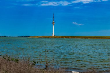 Deniz manzarası ve İsrail şehrinin deniz feneri.