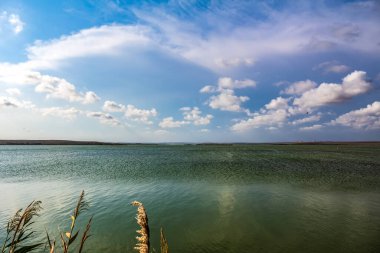 Akşamları gölün güzel manzarası