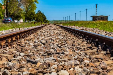 Demiryolu ve mavi gökyüzü arkaplanı