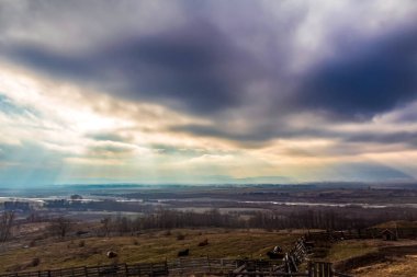 Dağlarda güzel bir gün batımı