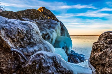 Kışın Donmuş Göl