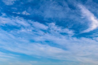 Bulutlu mavi gökyüzü