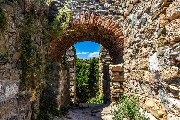 İsrail 'in kuzeyindeki Akdeniz kenti antik kentin kalıntılarının manzarası.