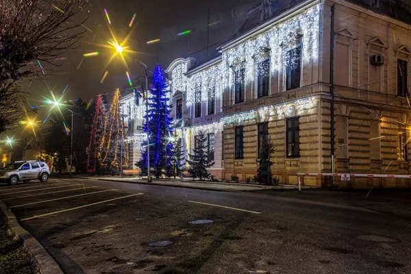 Georgia 'nın eski Tiflis şehrinde yılbaşı ışıkları.