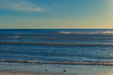 okyanus mavi gökyüzü.