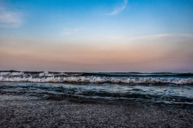 Sahilde gün batımı