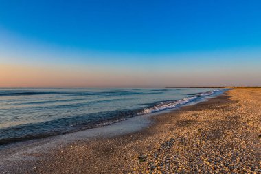 Denizin üzerinde gün batımı