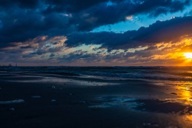 Denizde gün batımı