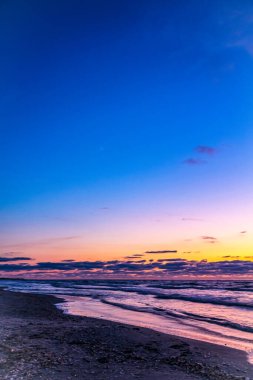 Akşamları baltık denizinde gün batımı
