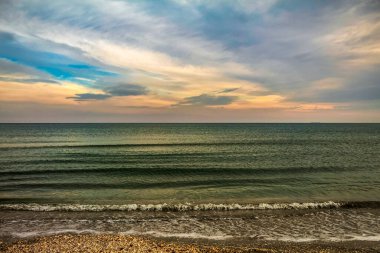 Deniz dalgalı güzel deniz manzarası