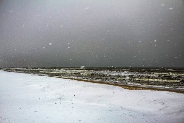 Denizde kış fırtınası, sahilde fırtına