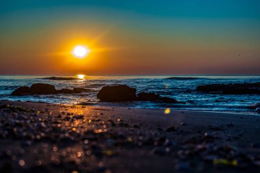 Sahilde güzel bir gün batımı