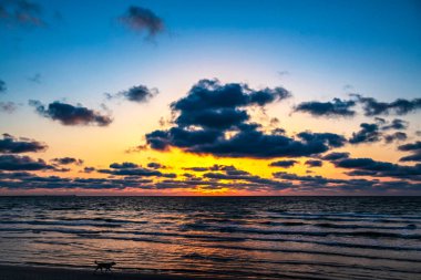 Denizde güzel gün batımı