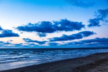 Baltık sahilinde güzel bir gün batımı
