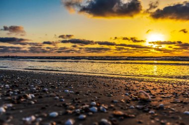 Baltık Denizi 'nde Günbatımı.