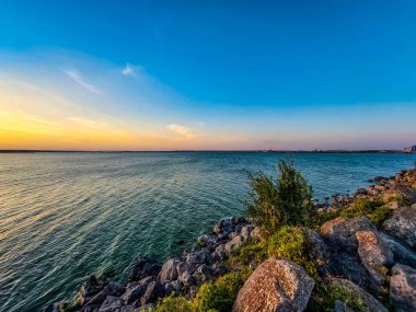 aton gölünde gün batımı