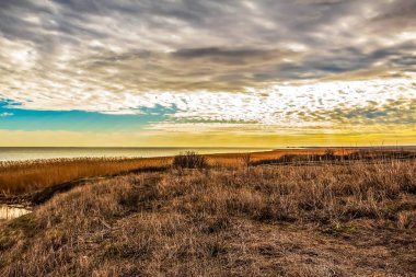 Sahilde güzel bir gün batımı