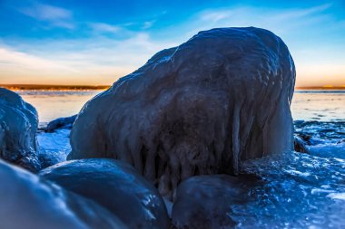 Kışın Donmuş Göl