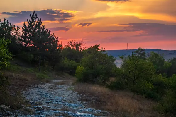 Dağlarda gün batımı