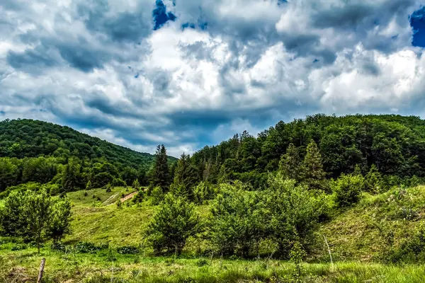 Dağların güzel manzarası
