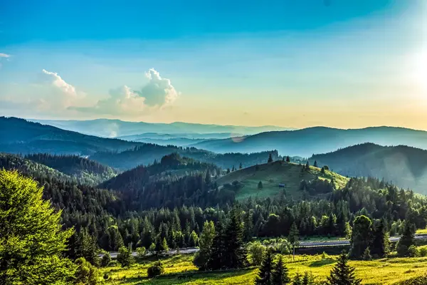 Dağlarda güzel bir gün batımı