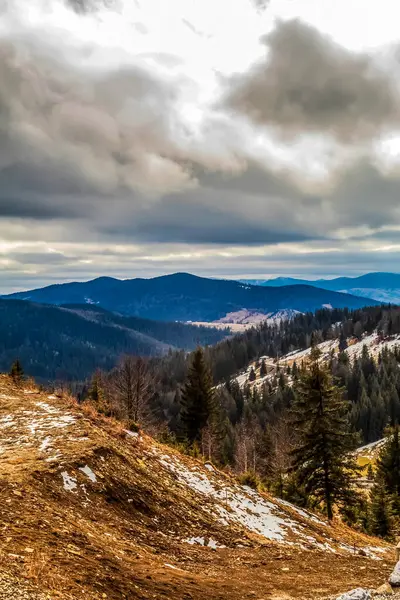 Dağların güzel manzarası