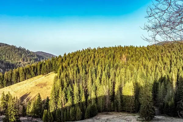 Dağların güzel manzarası