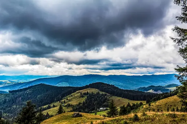Dağların güzel manzarası