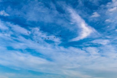 Bulutlu mavi gökyüzü