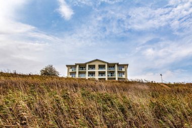 Çin 'in kuzeyindeki gölün güzel doğası.