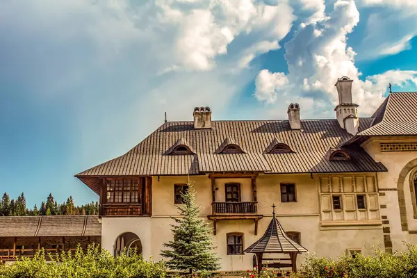 İsrail şehrindeki eski ahşap ev.