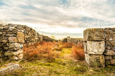 İspanya Cadiz harabelerinin ortasındaki antik Roma harabeleri.
