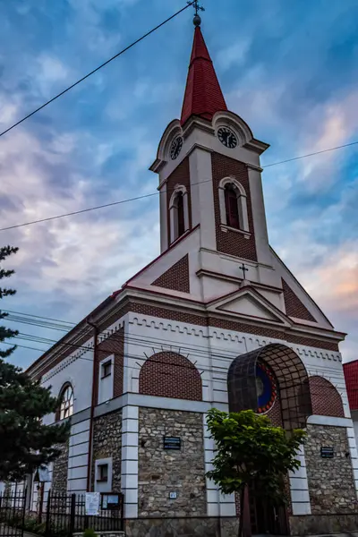 Kutsal Haç 'ın hanımefendisinin Katolik kilisesi, Bakire Meryem' in Katolik kilisesi.,