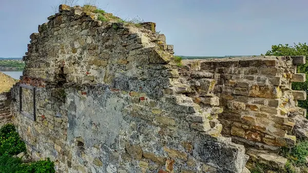 Dnipro, Ukrayna köyündeki eski bir kalenin kalıntıları.