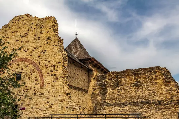 Romanya 'nın Sibiu şehrinin ortaçağ şatosu. 112 yüzyıl tarzında inşa edilmiş. En iyilerinden biri.