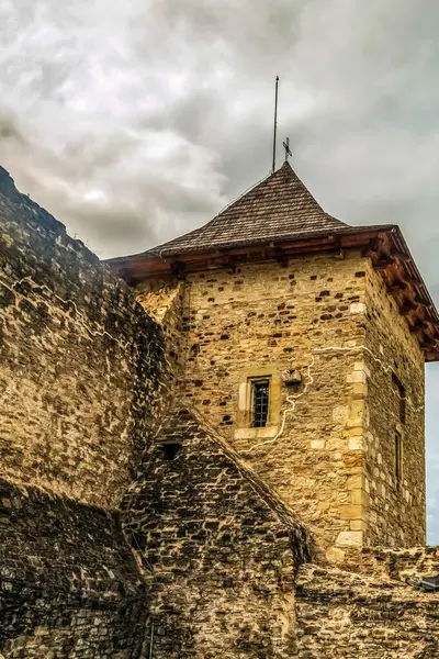 Eski şehrin şatosu. Dünyanın en ünlü şehir simgesi olan şehir.