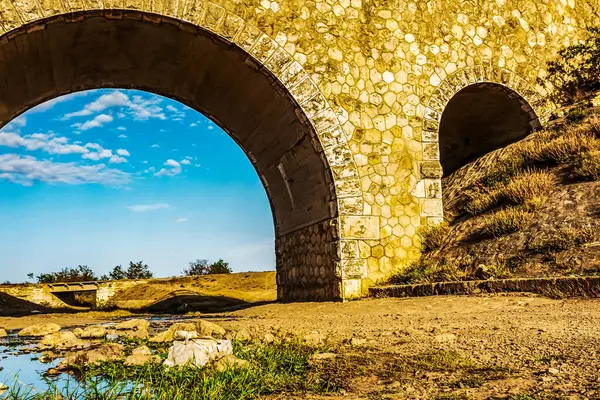 İsrail 'in başkenti antik kentin eski taş köprüsü.