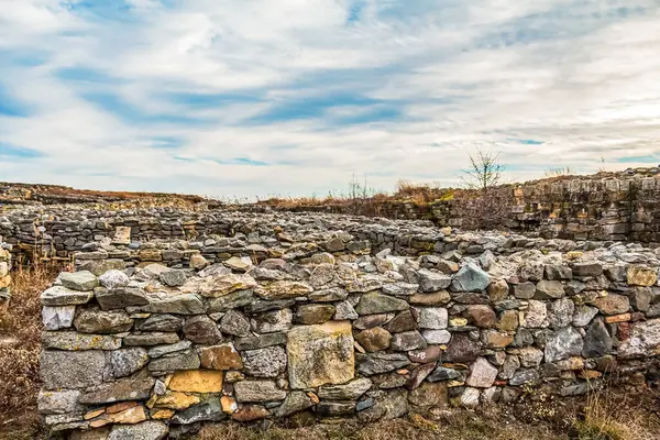 Eski şehrin kalıntıları hindi içinde.