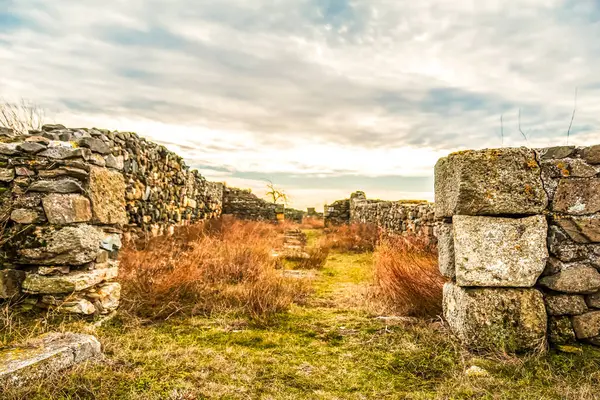 İspanya Cadiz harabelerinin ortasındaki antik Roma harabeleri.