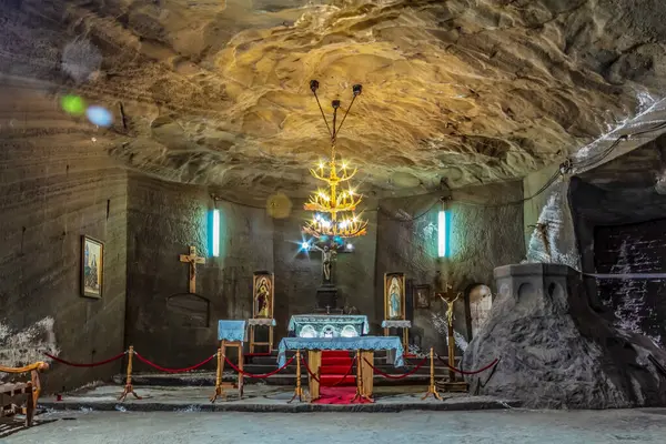 Kutsal manastırın içinde.