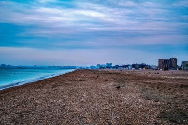 Akşamları Baltık Denizi 'nin kumsalında.