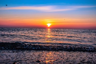 Denizde güzel bir gün batımı