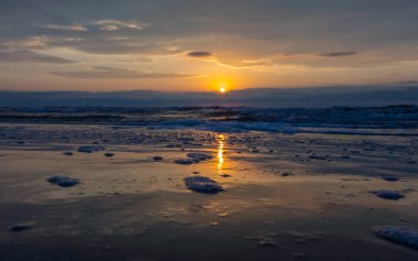 Baltık Denizi üzerinde gün batımı.