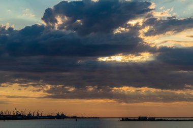 Barselona Limanı 'nda gün batımı