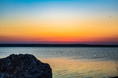 Sahilde güzel bir gün batımı