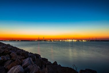 Denizde gün batımı